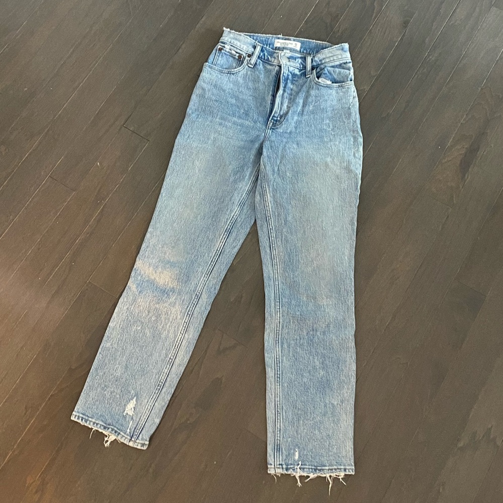 A&F 90’s Straight Ultra High Rise Curve Love Jeans